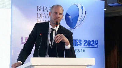 Industry expert Paul Zimnisky delivering a keynote speech at the Bharat Diamond Bourse Leadersâ Meet 2024, discussing global diamond market trends
