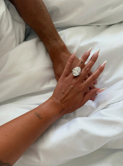 Close-up of a three-stone oval engagement ring inspired by Georgina RodrĂguez, featuring a large centre diamond with two smaller side stones in platinum